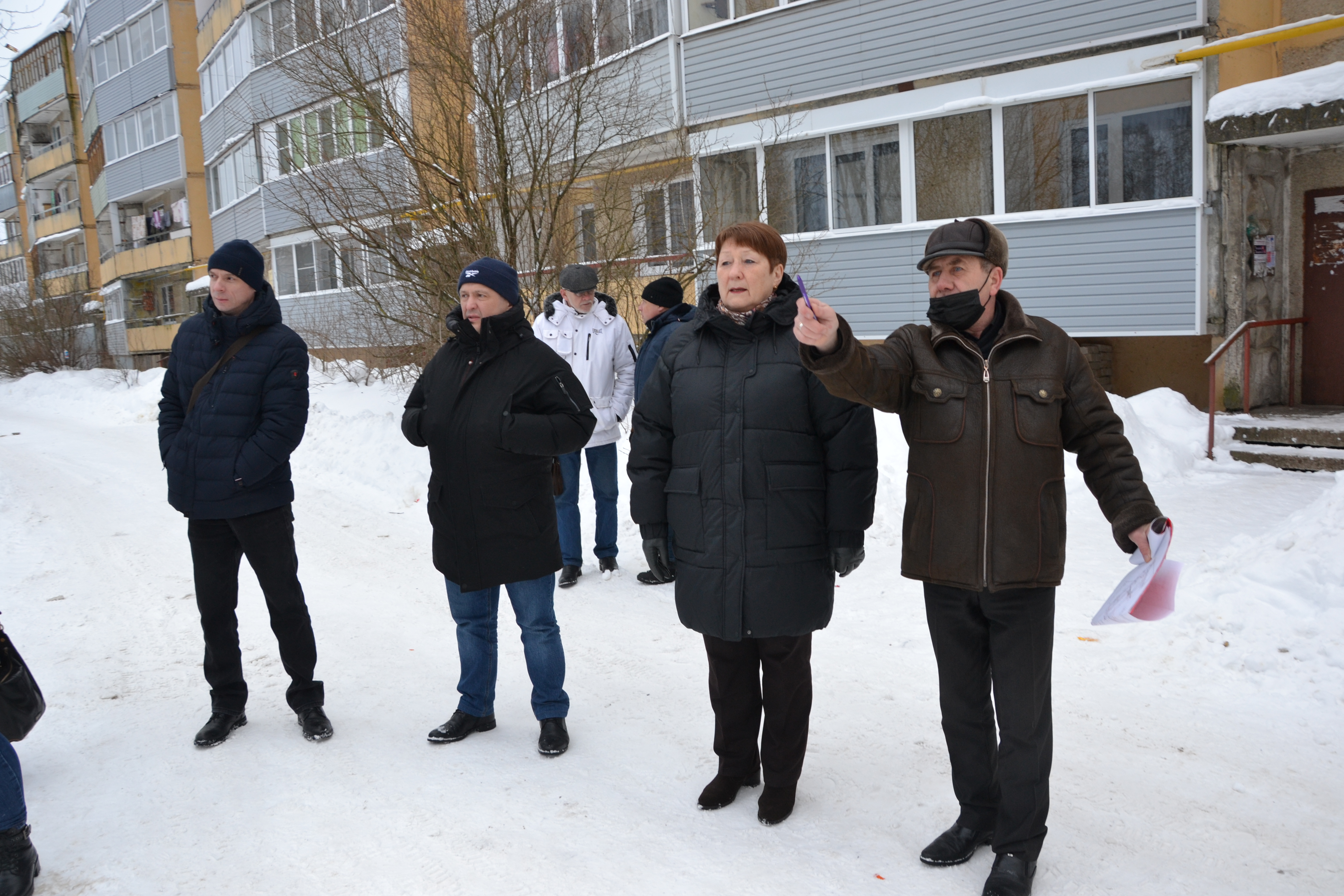 Наш двор ногинск управляющая. Губернаторский проект наши дворы Ярославская область. Наши дворы Ярославль. Тутаев-Евраев на дворовой территории фото.